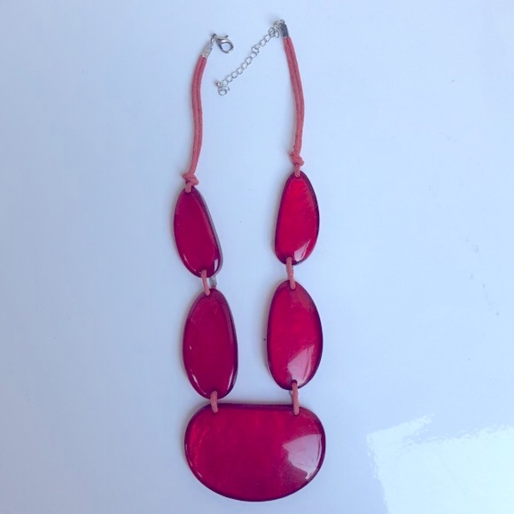 ‘70s Lucite Acrylic Resin Chunky Red Necklace